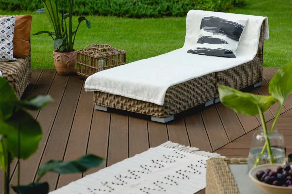 Does Composite Decking Get Hot? Colors and Materials for Sunny Yards